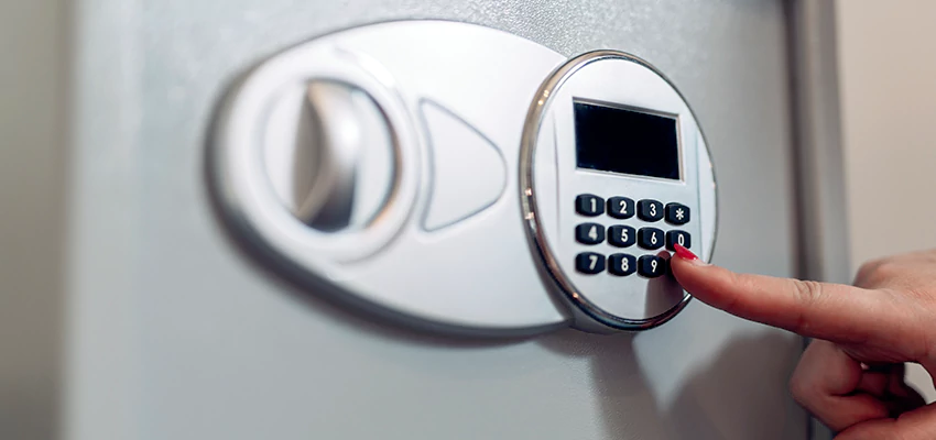 Jewelry Safe Cracking in Strawberry, California