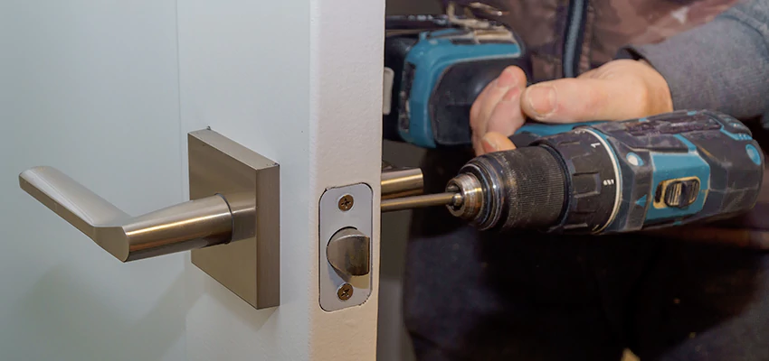 Broken Door Handle Lock Repair in Strawberry, California